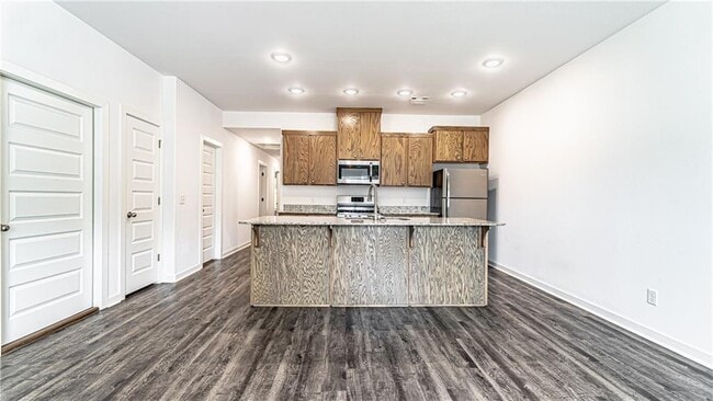 Building Photo - 640 Hidden Springs Dr