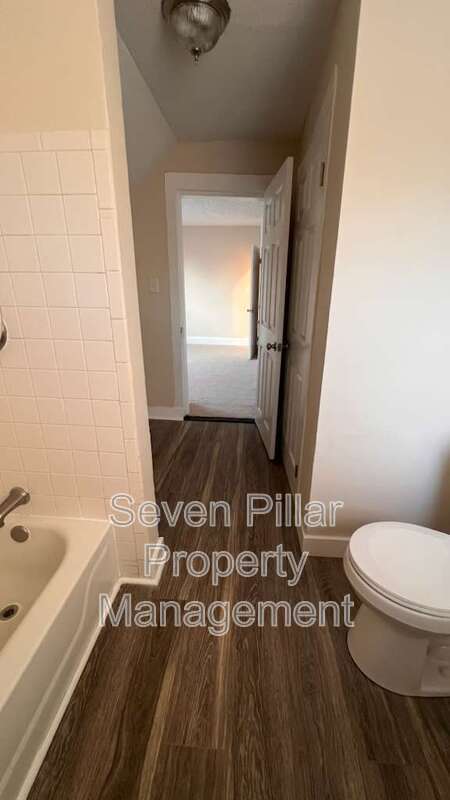 Building Photo - 1345 E Livingston Ave