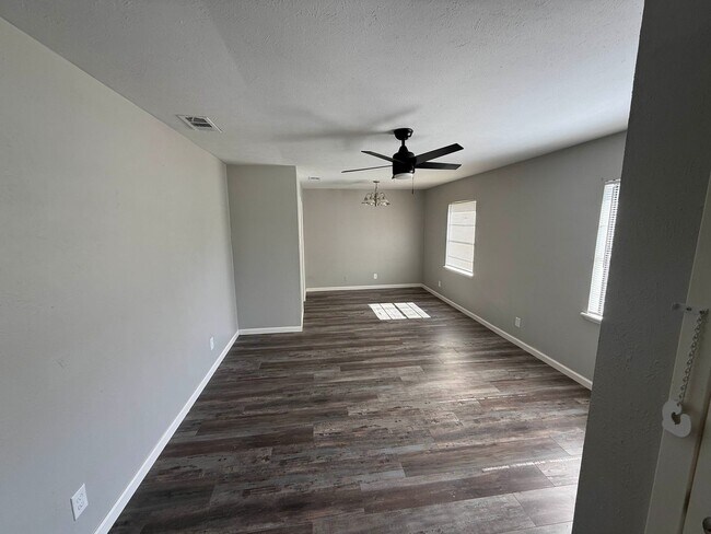 Building Photo - Beautiful 3 Bedroom House in Plano