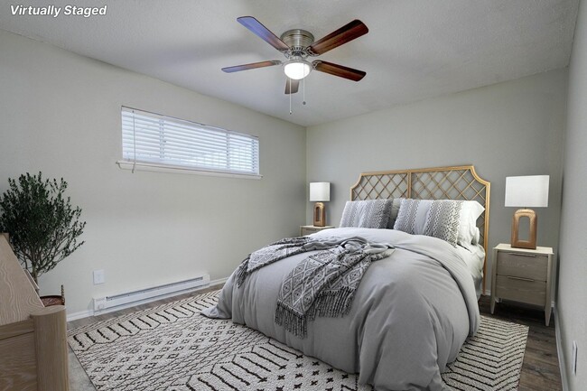 Oak Creek Apartments Bedroom - Oak Creek Apartments