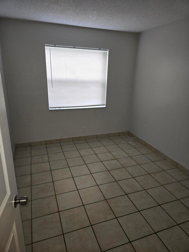 Building Photo - 3714 SW 60th Terrace