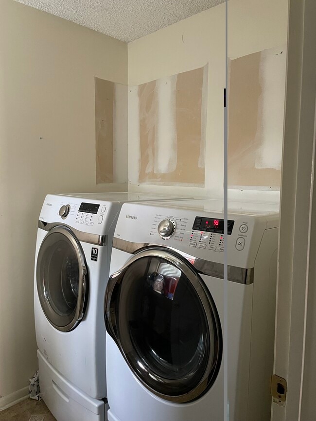 Building Photo - 2425 Cypress Ct