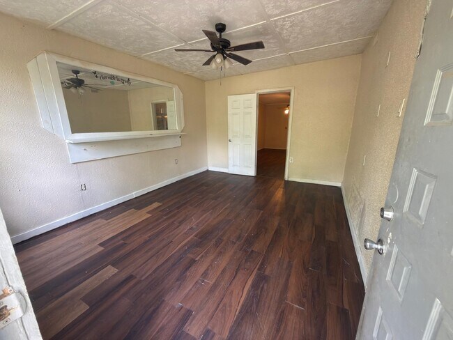 Building Photo - 109 Birchwood Dr