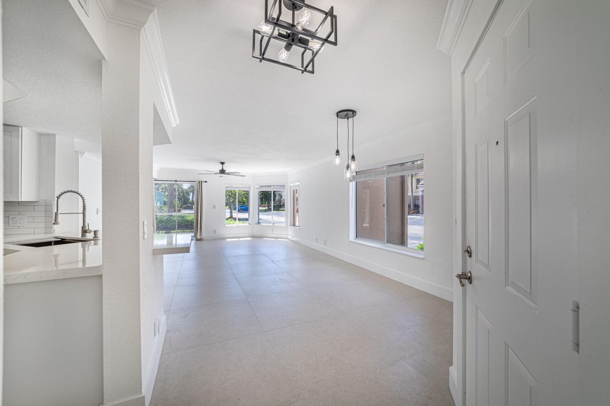 Building Photo - 815 Boynton Beach Blvd