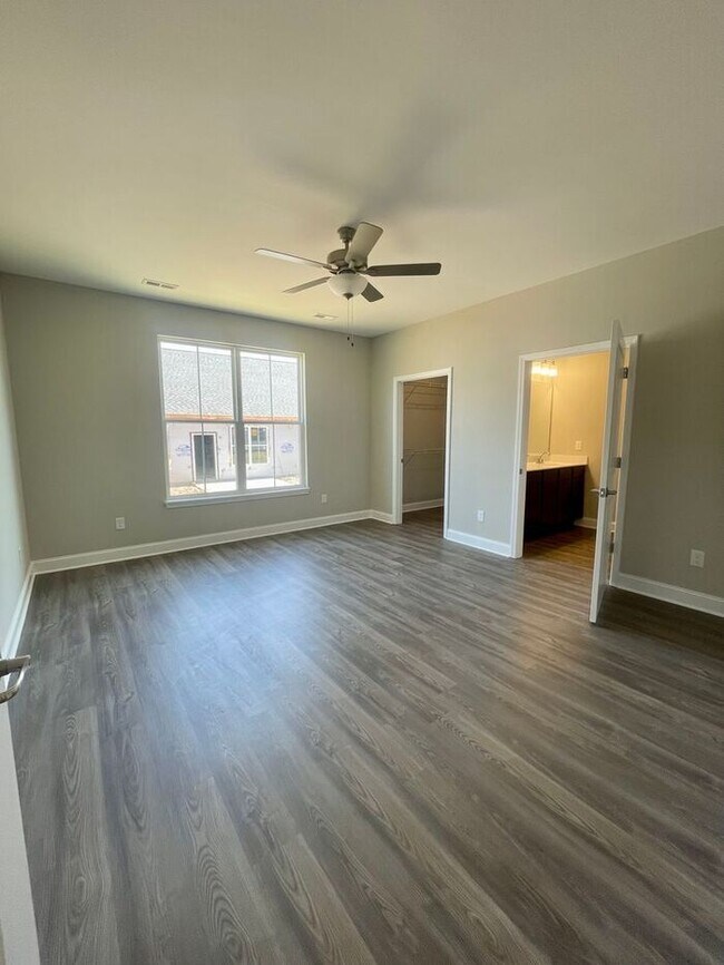 Building Photo - 2-Bedroom Townhome in Lenoir City