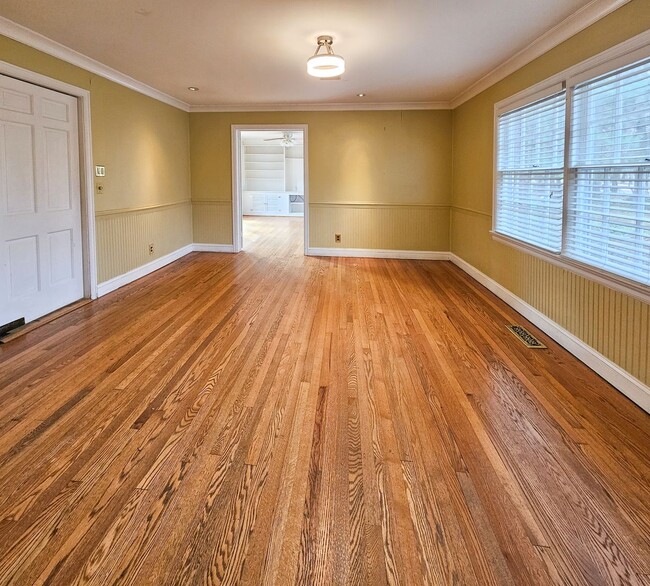 Building Photo - Knoxville 37919 - 4 Bedroom, 3 Bath Home -...