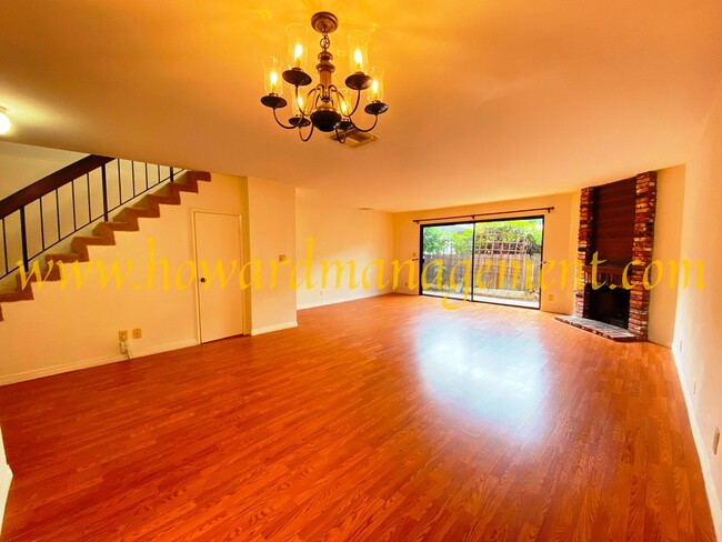 Building Photo - Spacious Townhouse condo with central A/C,...