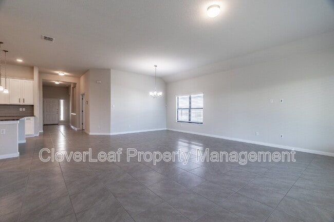 Building Photo - 405 Sika Way