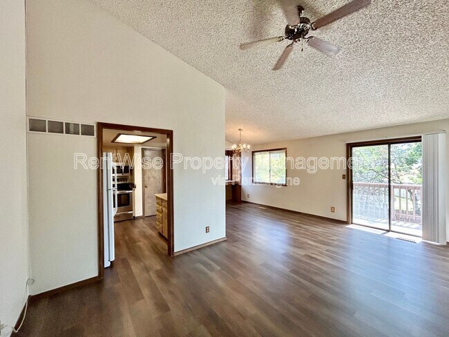 Building Photo - 875 N Gossett Pl