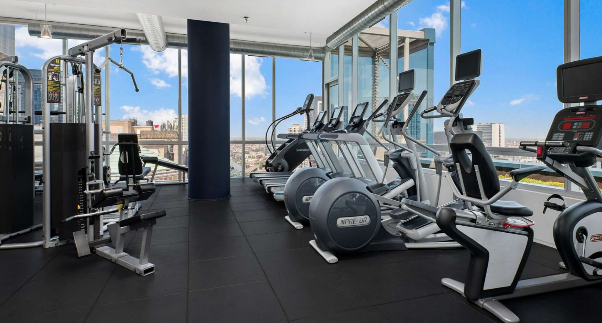 Building Photo - 345 N La Salle Dr