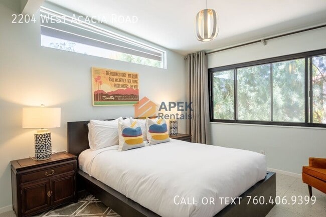 Building Photo - 2204 W Acacia Rd