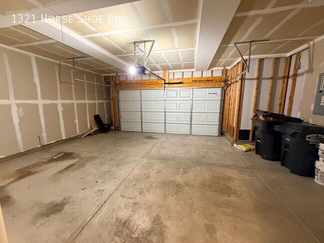 Building Photo - 1321 Horse Shoe Bnd