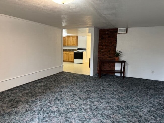 Building Photo - 2405 Sunset Dr