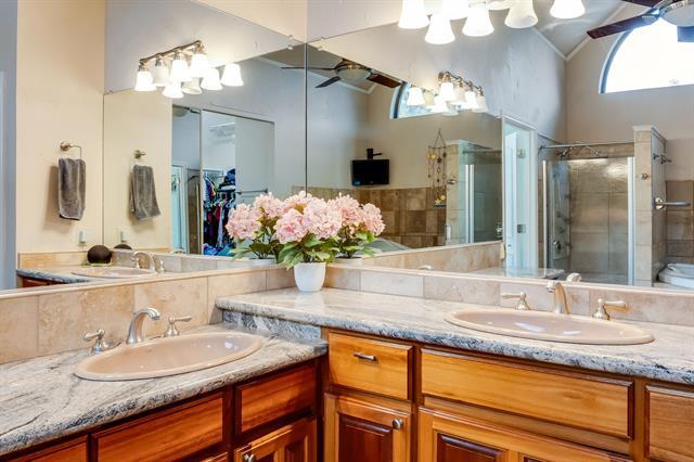 Building Photo - 9812 Canyon Crest Cir