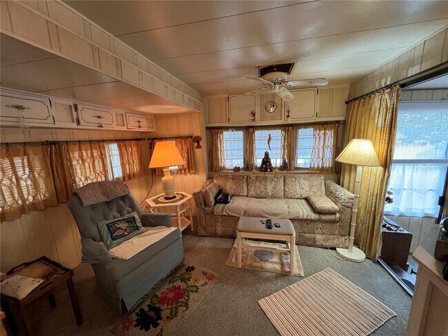 Building Photo - 16 Grey Fox Ln