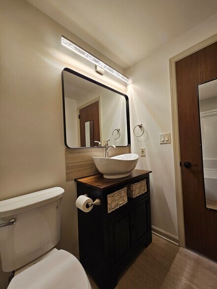 Full Bathroom - 3491 Horizon Dr