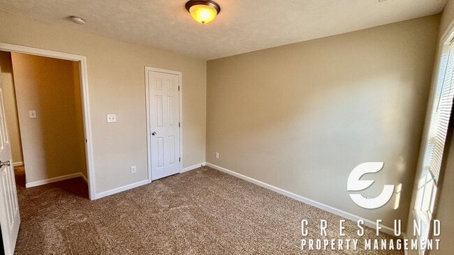 Building Photo - 3 Bed, 2.5 Bath Townhome - READY FOR YOU T...