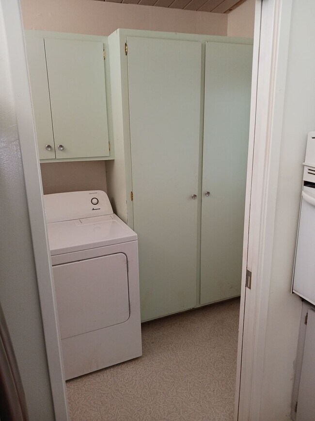 Building Photo - Duplex for RENT!