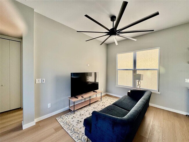 Building Photo - 1324 S Daytona Ave