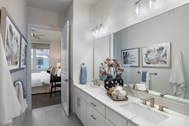 Building Photo - Luxury Living Near Downtown – Up to 2 Months Free!