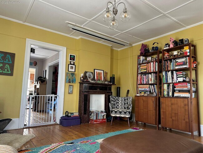 Building Photo - 369 Verplanck Ave