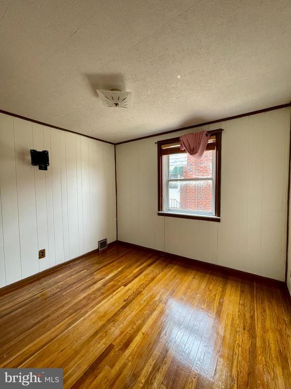 Building Photo - 1405 Napfle Ave