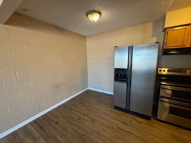 Building Photo - 1 Bedroom Condo close to the Strip and UNLV