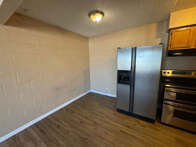 Building Photo - 1 Bedroom Condo close to UNLV & The Strip