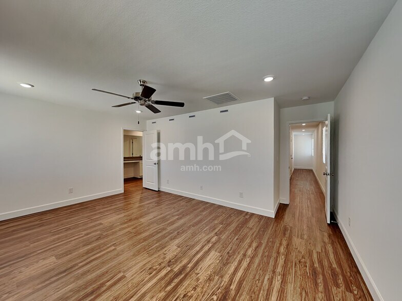 Building Photo - 10132 W Oleta Ave