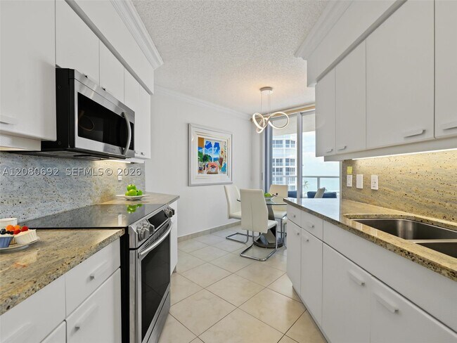 Building Photo - 16445 Collins Ave