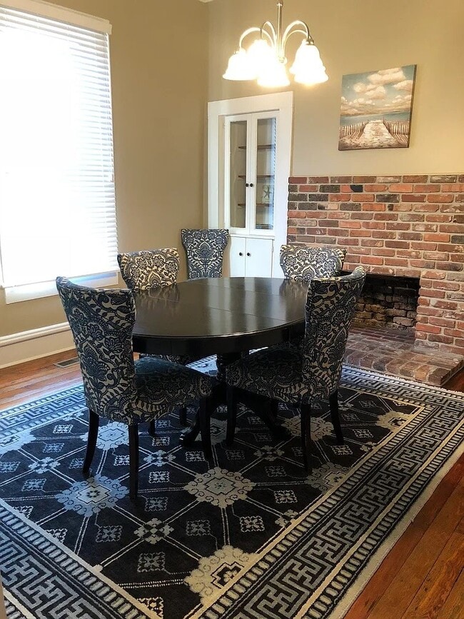 Building Photo - 209 E Monroe St