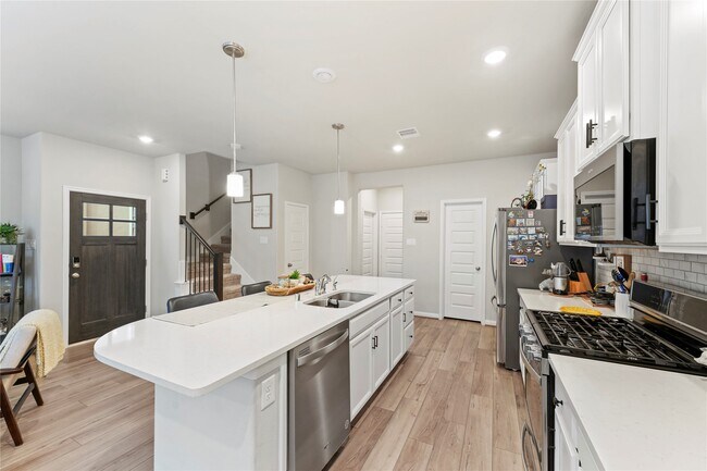 Building Photo - 1519 Beach Oak Dr