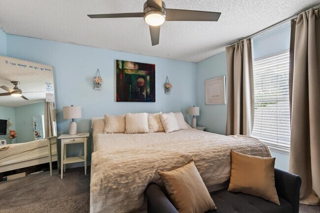 Building Photo - 805 Old Bridge Rd