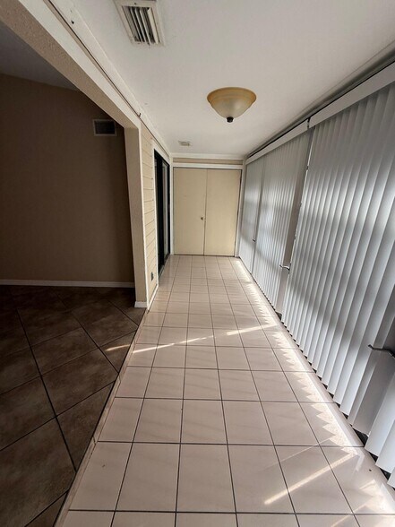 Building Photo - 6019 Scotchwood Gln