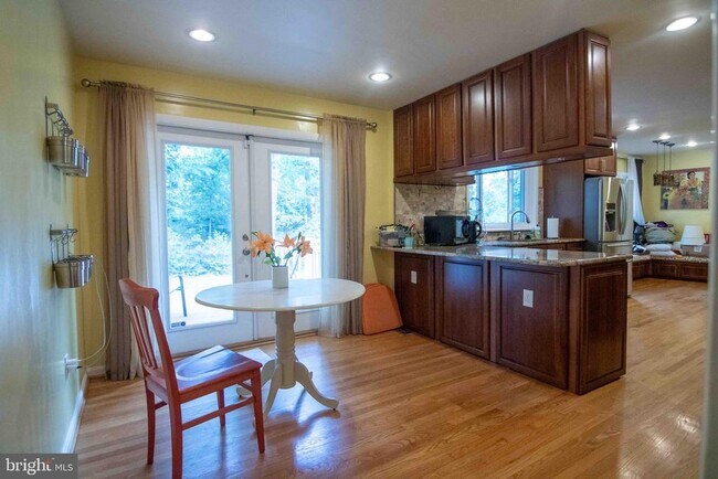 Building Photo - 2205 Parker Ave