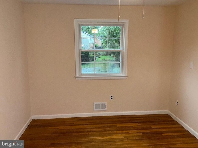 Building Photo - 303 Charlton Ct