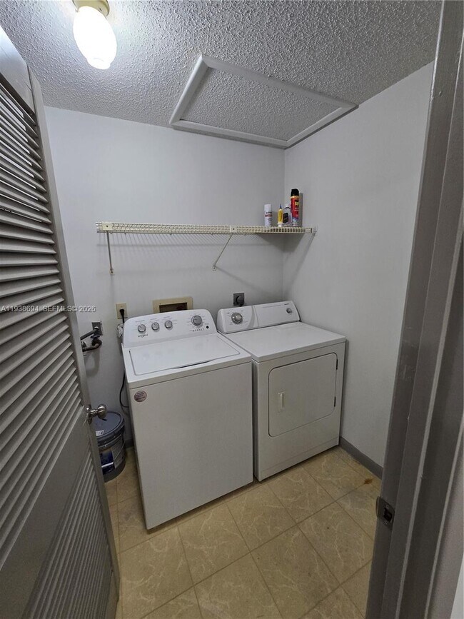 Building Photo - 2050 Oleander Blvd