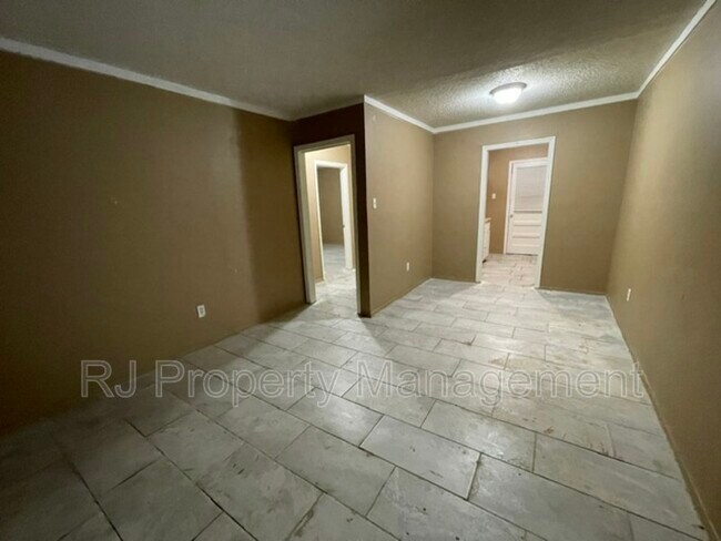 Building Photo - 1766 Cincinnati Rd