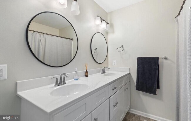 Building Photo - 144 Rollason Dr