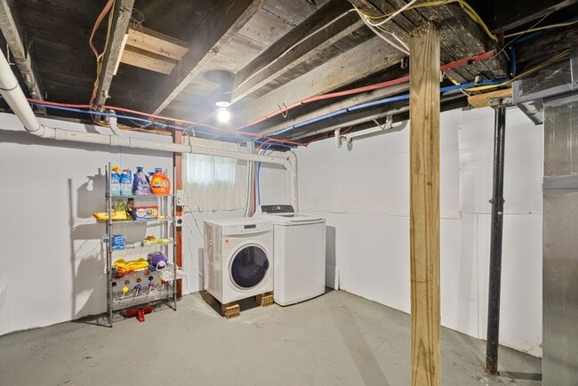 Building Photo - Beautiful renovated home!