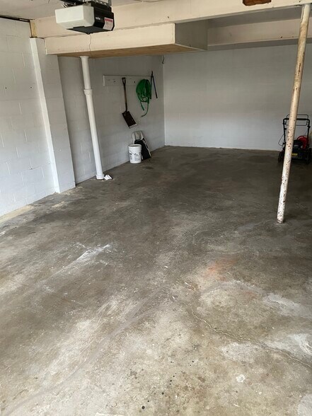 Garage space - 330 Diane St