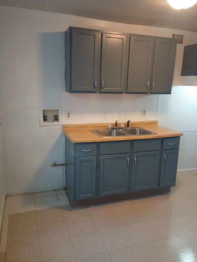 Building Photo - 4170