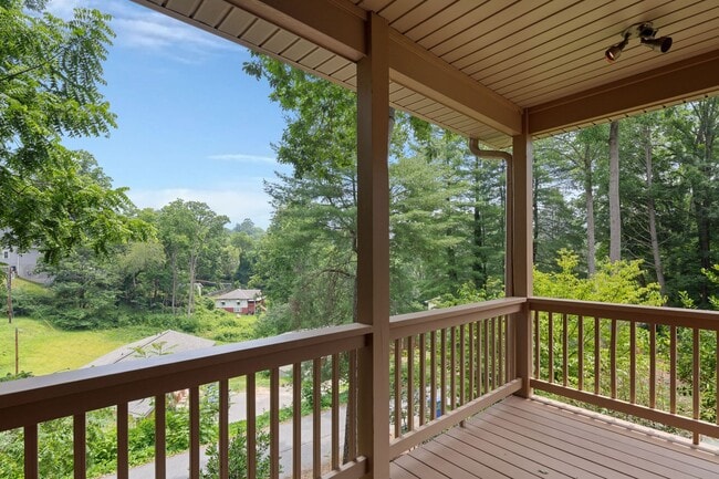 Building Photo - Modern Kenilworth Home