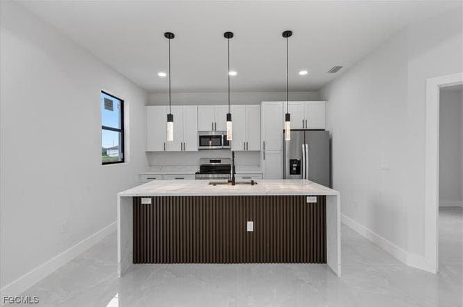 Building Photo - 134 Harold Ave S