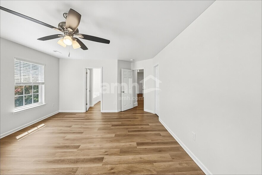 Building Photo - 3911 Laurel View Cir