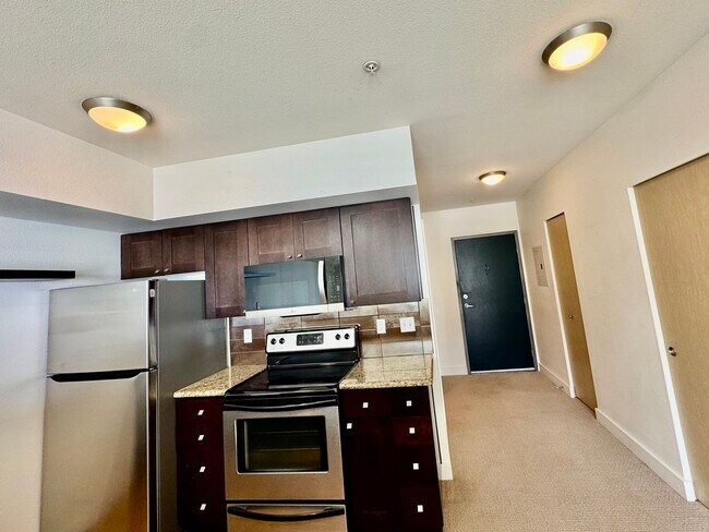 Building Photo - Renovated Studio in Capitol Hill with Rooftop City Views!!!!