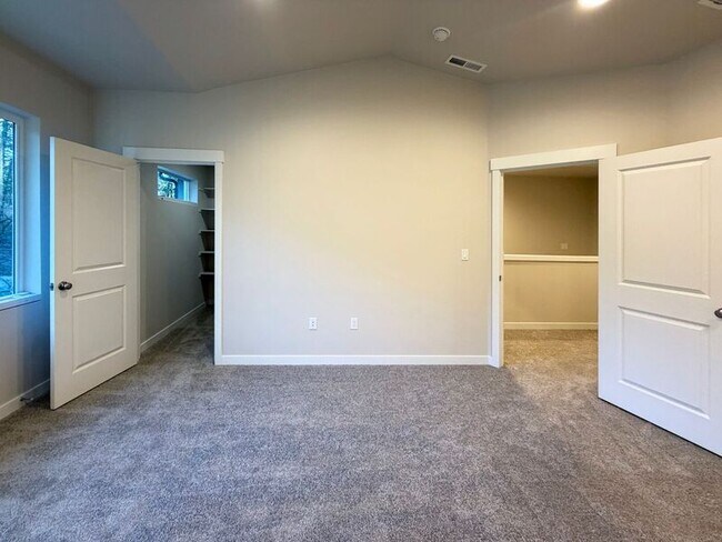 Building Photo - 2638 Waterlily Dr