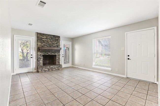 Building Photo - 1408 Valleyridge Cir