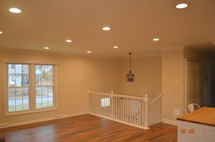 Building Photo - 1636 Gibbons Rd