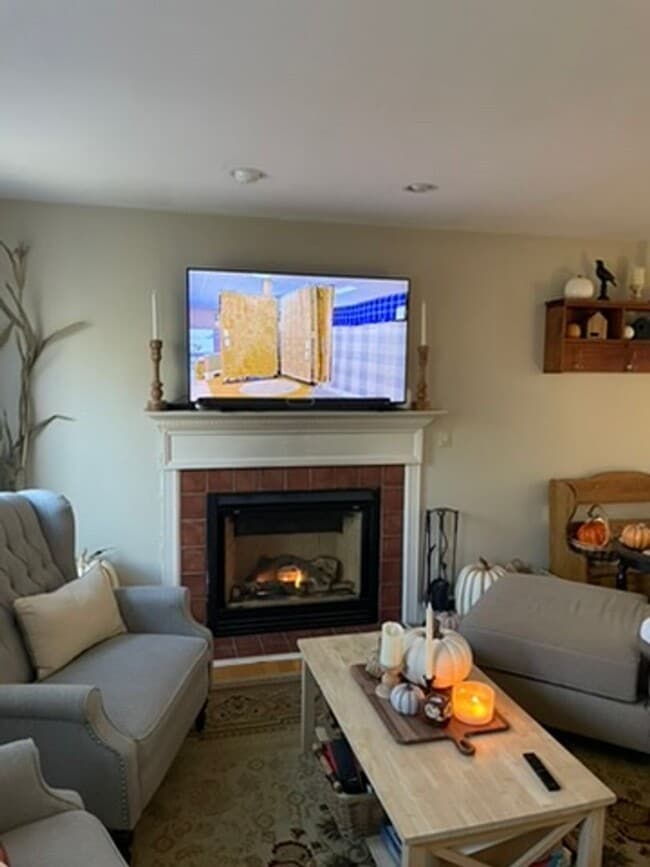 Building Photo - Sublet available now to May. Stunning 5 bedroom Falmouth Home